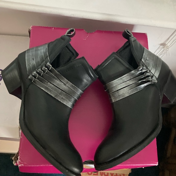 Ankle boots - Picture 3 of 9